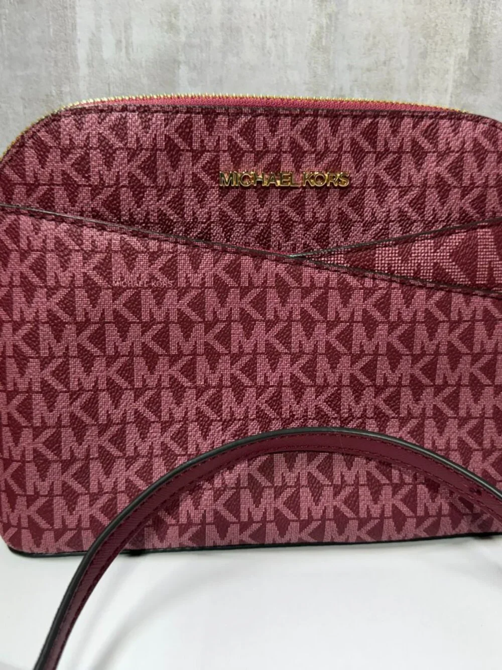 EUC Michael Kors Jet Set Travel Signature Crossbody Purse - Merlot